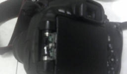 Phóng viên đang tác nghiệp bất ngờ bị hành hung, đập máy ảnh